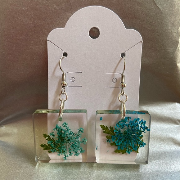 Handmade resin earrings - Picture 4 of 4